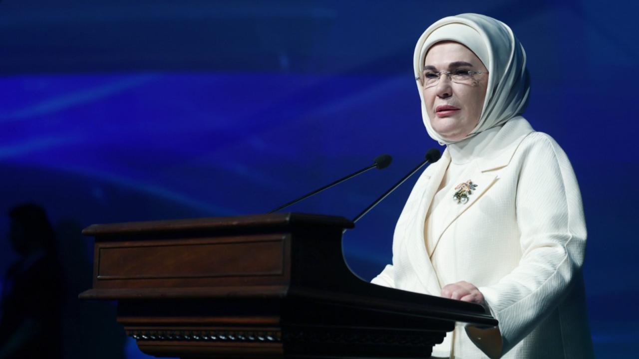 Emine Erdoğan’ın Dünya Ekonomik Forumu toplantısında açılış konuşması için davet edildiği bilgisi