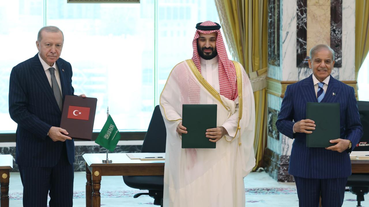 Türkiye, Suudi Arabistan ve Pakistan arasında ortak savunma anlaşması imzalandı