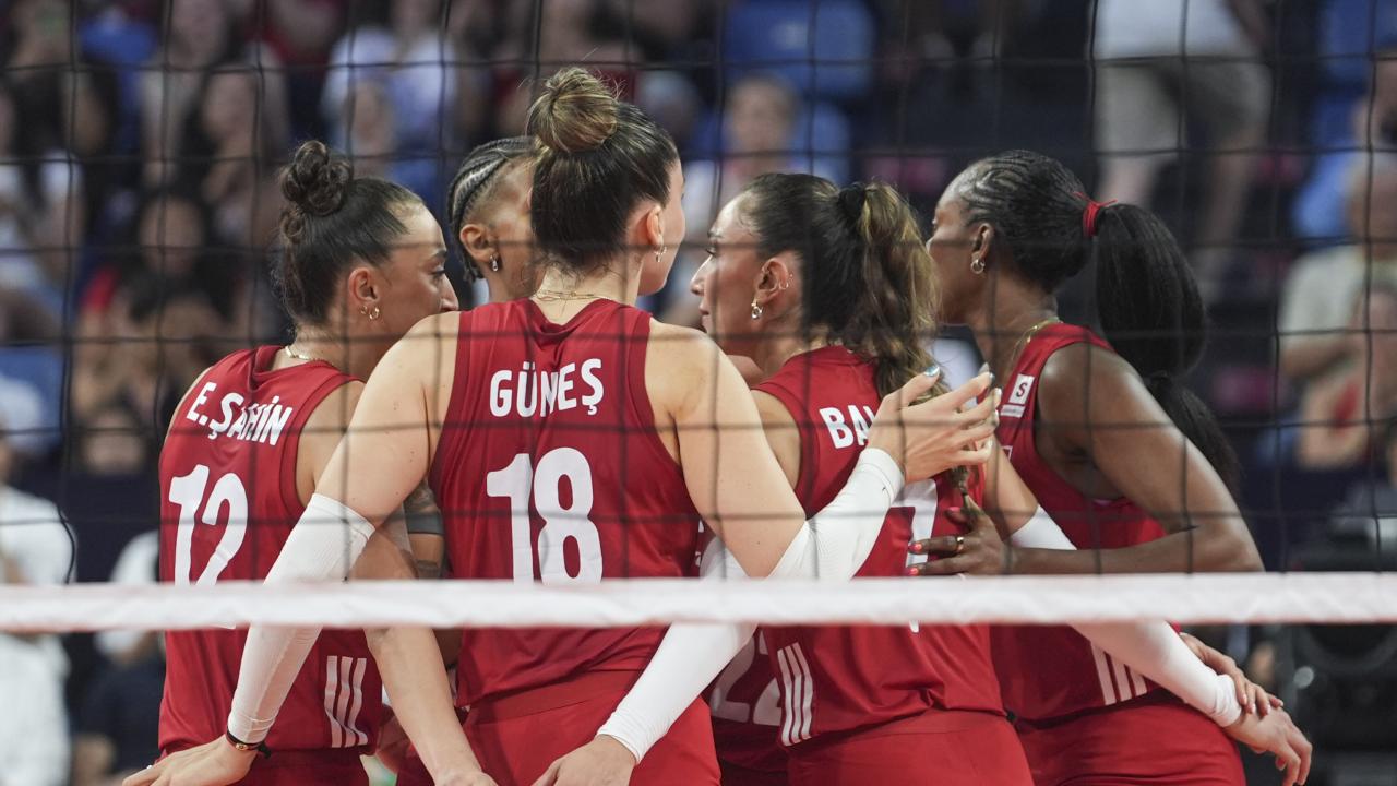 Sinan Erdem Spor Salonu’nda A Milli Kadın Voleybol Takımı’nın Slovenya maçı