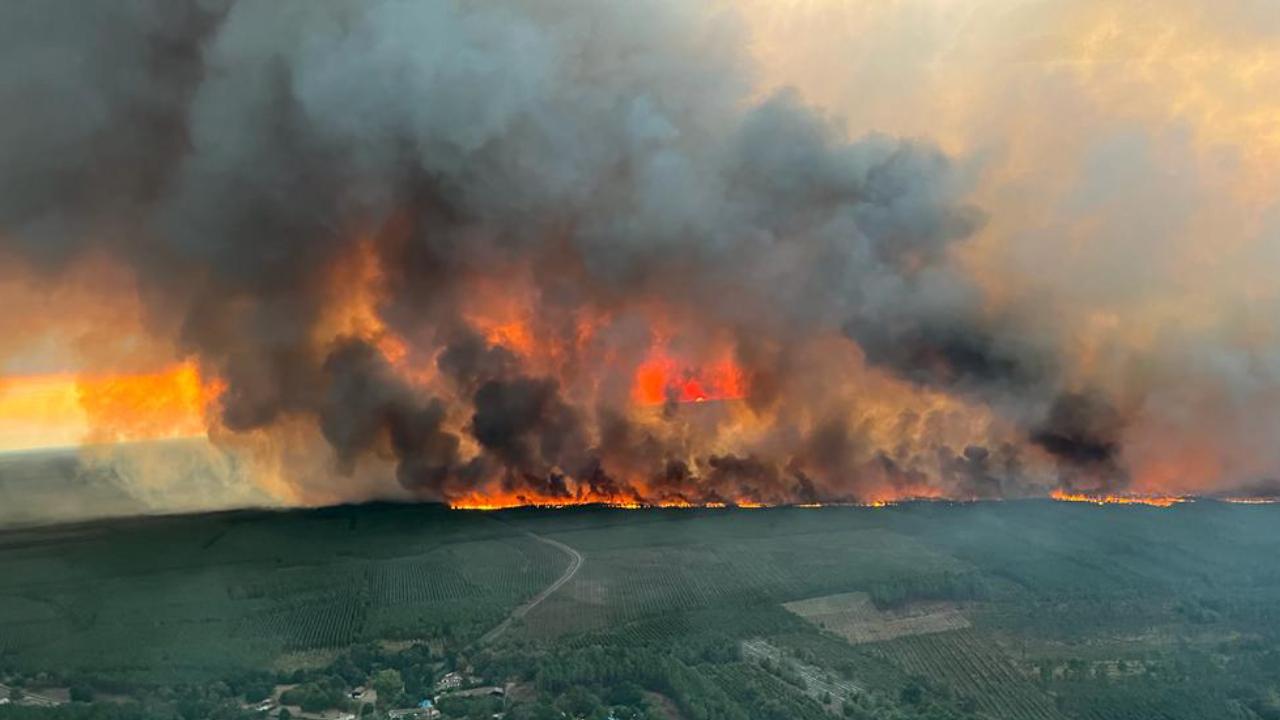 Nouvelle-Aquitaine’de duman nedeniyle alarm seviyesine ulaşan hava kalitesi için maske önerisi