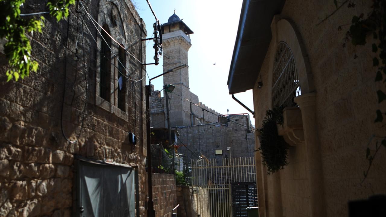 Temmuz ayı raporunda İsrail’in Mescid-i Aksa ve Harem-i İbrahim’e yönelik ihlallerine dair bilgiler yer alıyor.