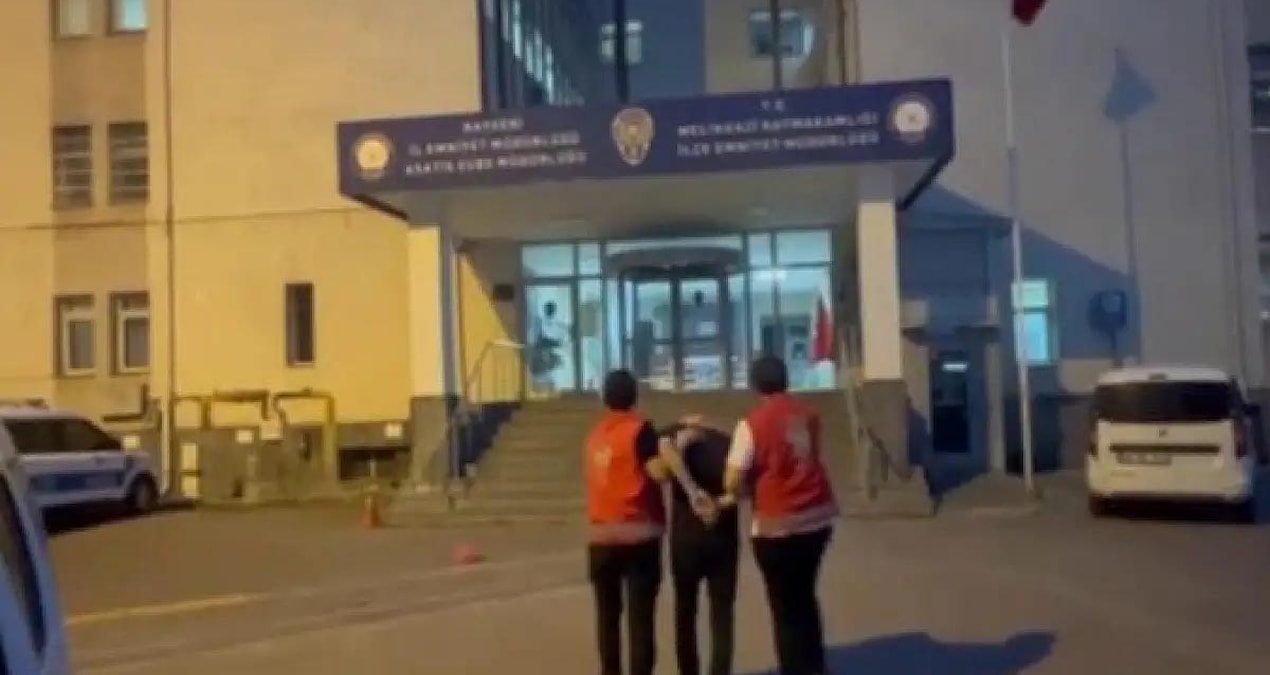 Kayseri’de polis ekipleri tarafından dolandırıcılık ve yağma hükümlüsünün yakalanması