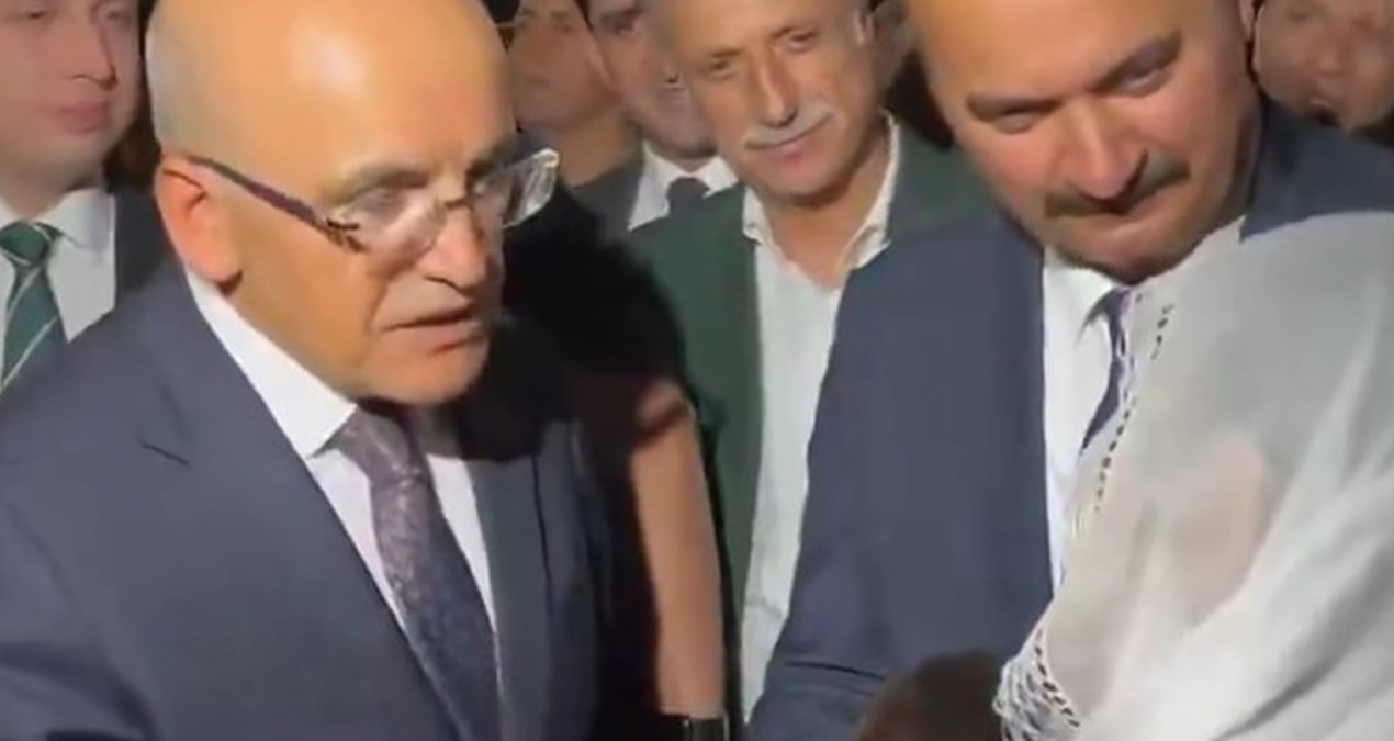 Bakan Mehmet Şimşek, Batman’da iş talebine Kürtçe yanıt verdi