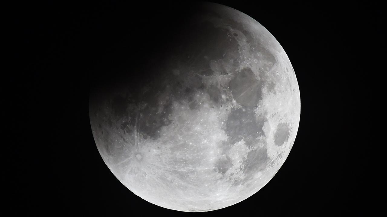 SpaceX roketinin üst kademesi Ay’a çarpacak