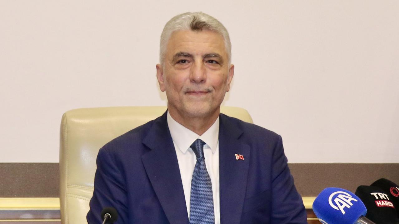 Bakan Bolat’ın Sarp Gümrük Kapısı’nda inceleme yaptığı görüntü