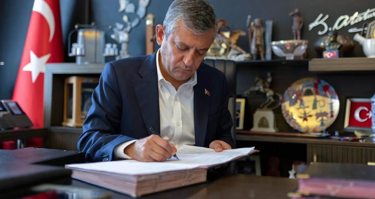 Özgür Özel, YENİ Parti ile siyasi etik kanun teklifini sundu