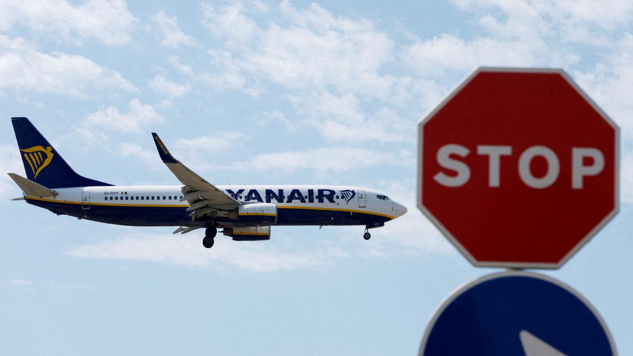 Ryanair uçağı, motor parçası kopması sonrası acil durum ve güvenli iniş süreci