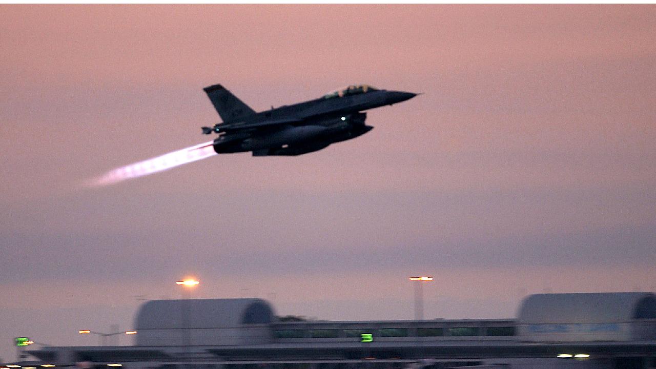 Macaristan’da Gripen tipi savaş uçağı düştü, pilot kurtuldu