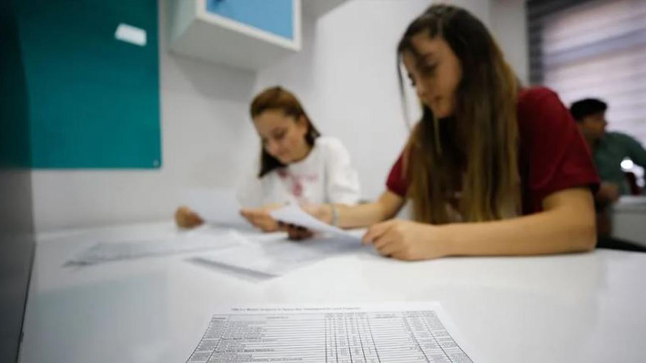 Liselere Geçiş Sistemi’nde e-Okul üzerinden yapılan lise tercihleri için süre bilgisini gösteren afiş