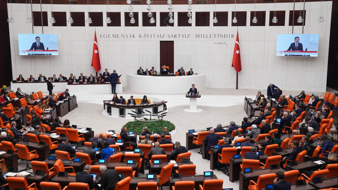 Ateşli silahların çocuklar tarafından ele geçirilmesine ilişkin kabul edilen düzenleme TBMM’de görüşüldü.