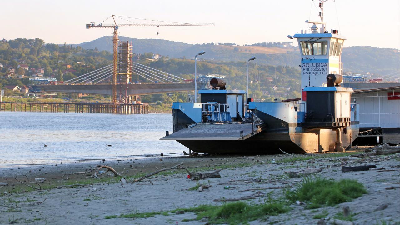 Tuna Nehri’nde su seviyesinin düşmesiyle ortaya çıkan alanda tarih öncesi kalıntı çalışmaları