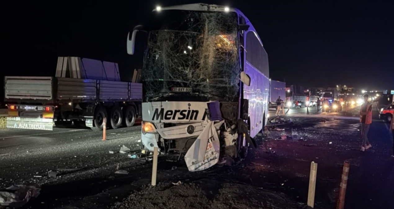 Siverek’te Malazgirt Zaferi kutlamalarından dönen otobüs kaza yaptı